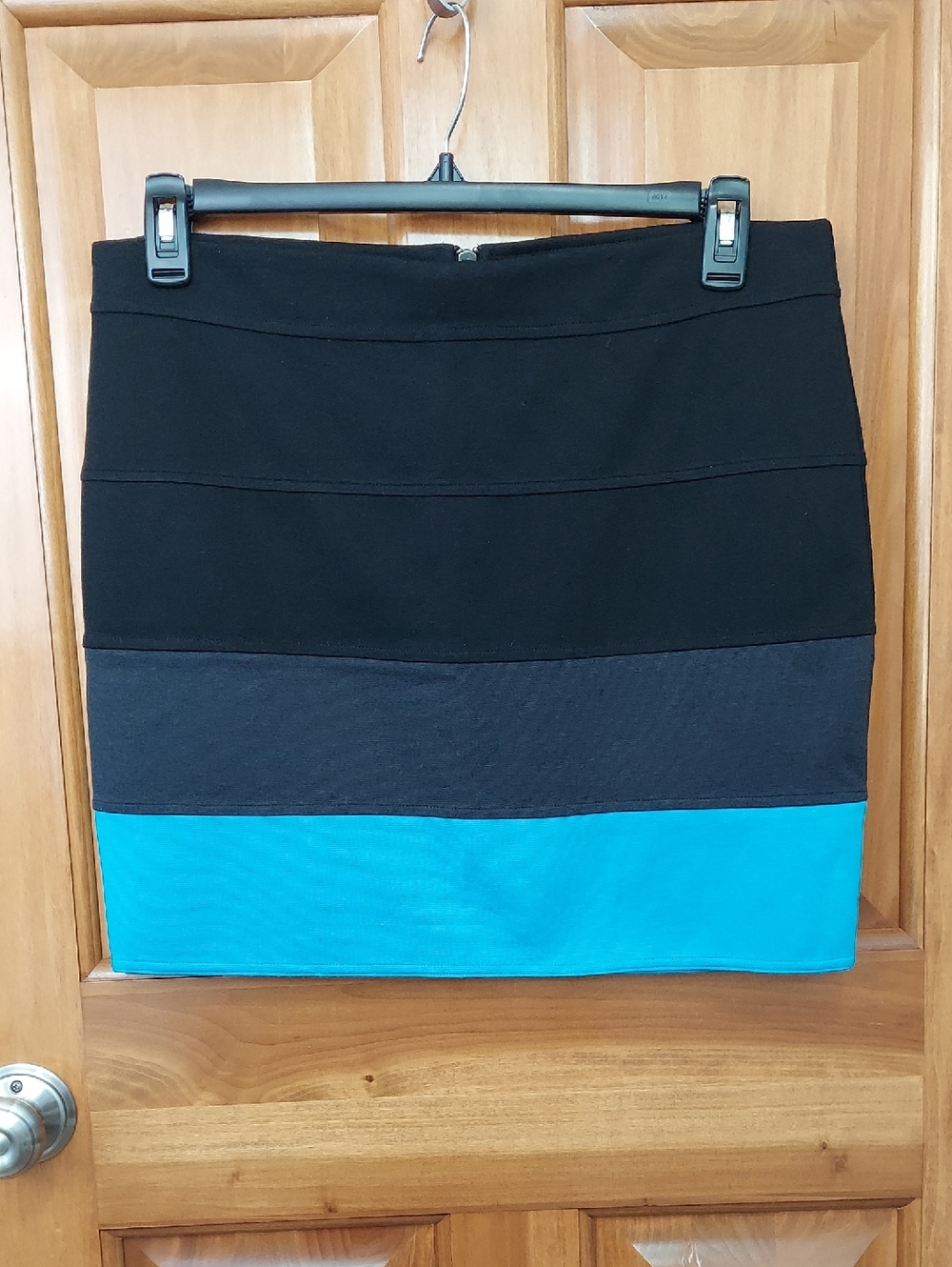 Candie's Black Gray Blue Stretchy Skirt with Gold Zipper, Size XL Jrs, Like New▪